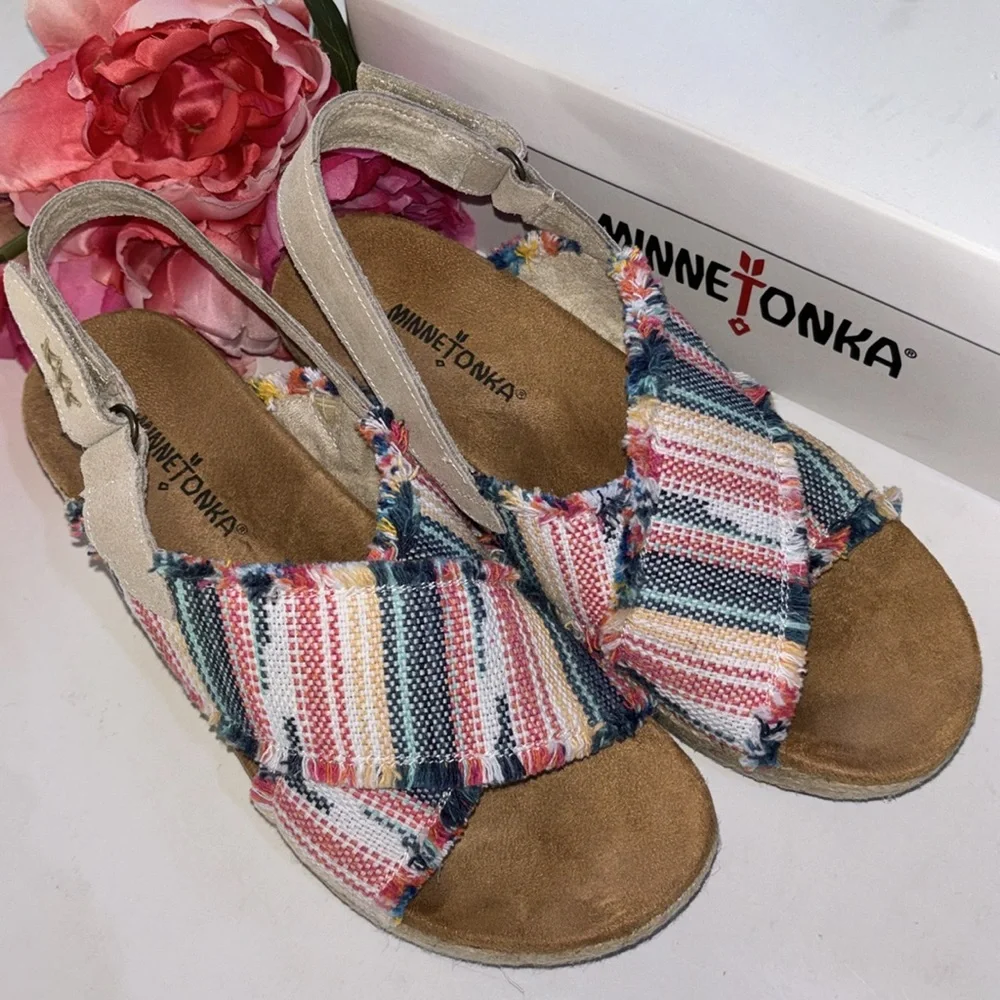 Espadrille Size 8 Minnetonka BREEZE MULTI LAREDO FABRIC Size8 Box Beach Vibes